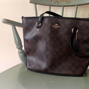 Medium brown Coach purse with dark C lettering.